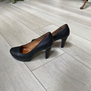 Sofft Black Leather Pumps